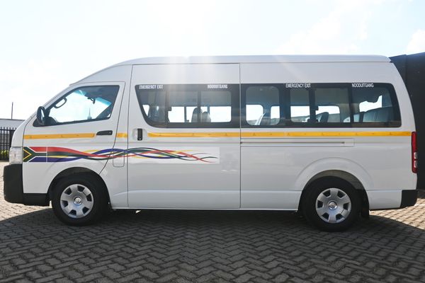 2020-Toyota-Quantum-25-D-4D-Sesfikile-16-seat image:3