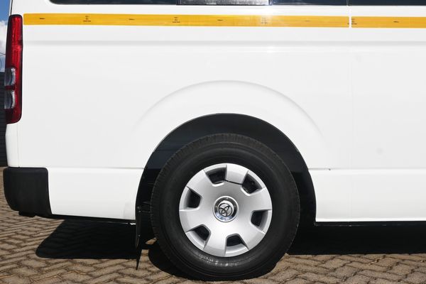 2020-Toyota-Quantum-25-D-4D-Sesfikile-16-seat image:4