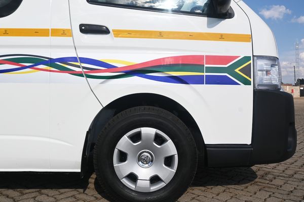 2020-Toyota-Quantum-25-D-4D-Sesfikile-16-seat image:5