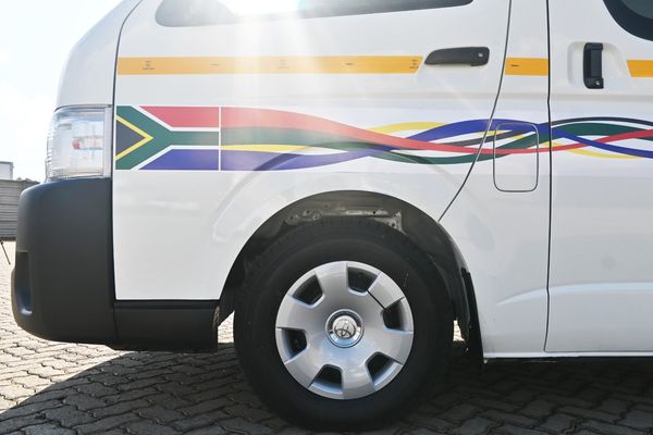 2020-Toyota-Quantum-25-D-4D-Sesfikile-16-seat image:6