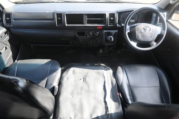 2020-Toyota-Quantum-25-D-4D-Sesfikile-16-seat image:8