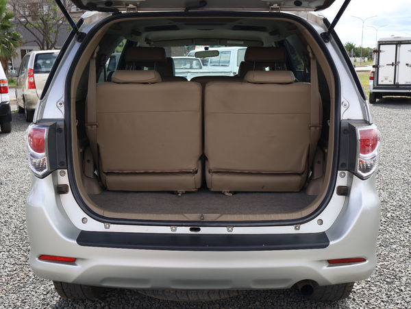 2012-Toyota-Fortuner-25-D-4D-Raised-Body image:4