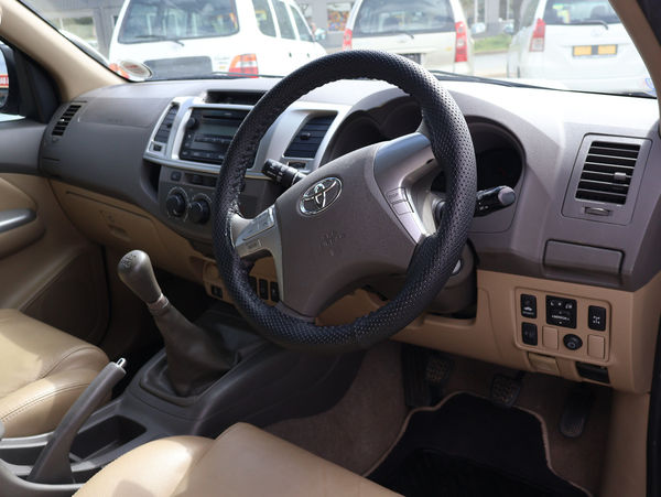 2012-Toyota-Fortuner-25-D-4D-Raised-Body image:5