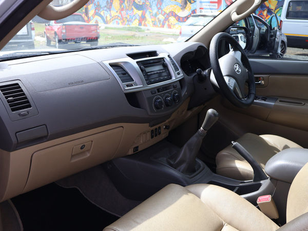 2012-Toyota-Fortuner-25-D-4D-Raised-Body image:6