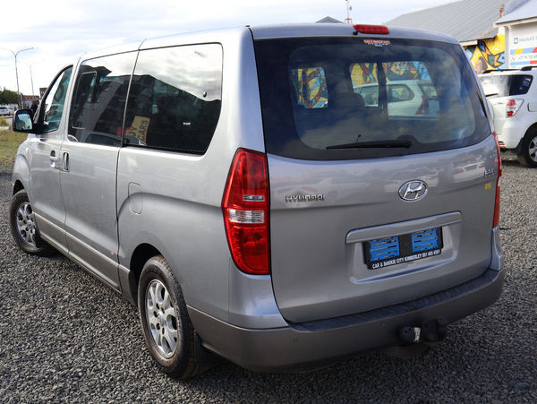 2014-Hyundai-H-1-25-CRDi-VGT-Wagon-Auto image:3