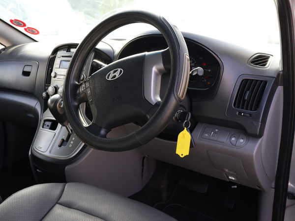 2014-Hyundai-H-1-25-CRDi-VGT-Wagon-Auto image:5