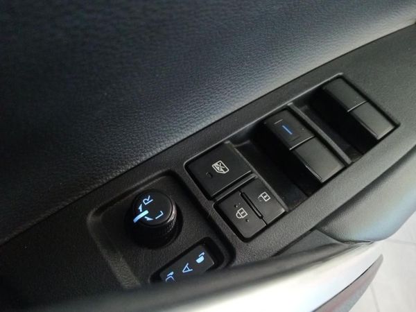 2025-Toyota-Corolla-Cross-18-XS image:19