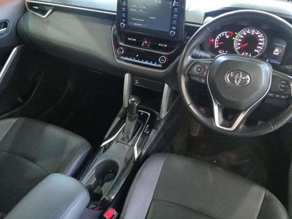 2025-Toyota-Corolla-Cross-18-XS image:8