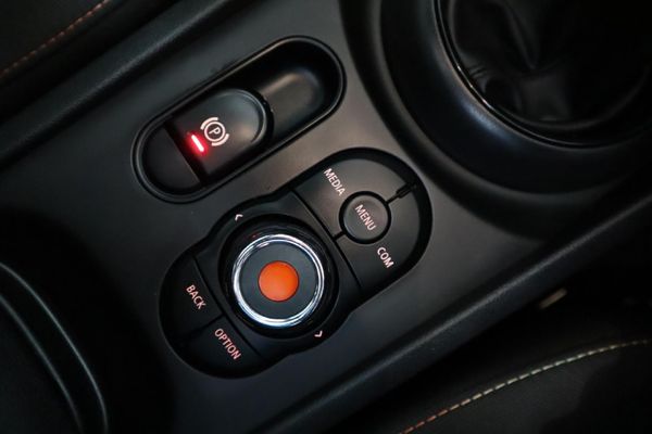 2019-MINI-Clubman-Cooper-Auto image:17