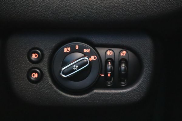 2019-MINI-Clubman-Cooper-Auto image:22