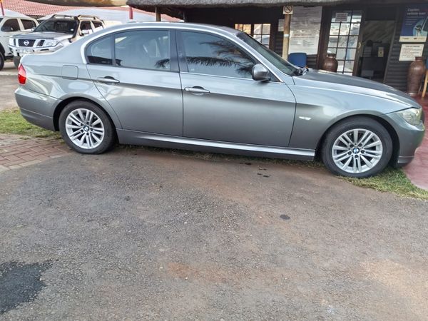 2009-BMW-3-Series-323i-BMW-Petrol image:10