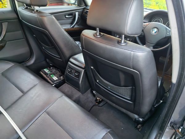 2009-BMW-3-Series-323i-BMW-Petrol image:13