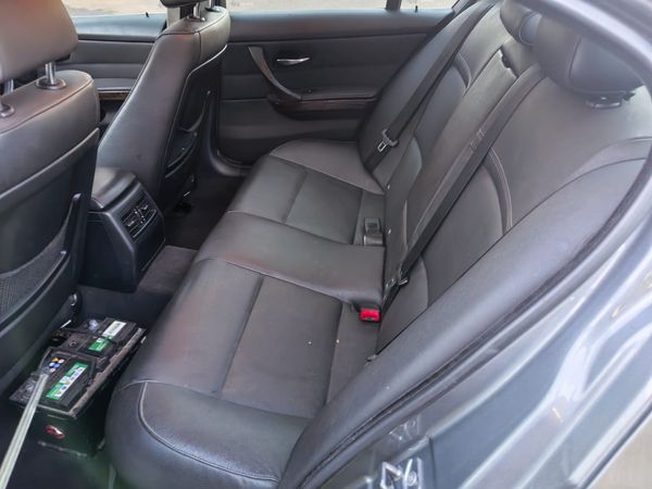 2009-BMW-3-Series-323i-BMW-Petrol image:15