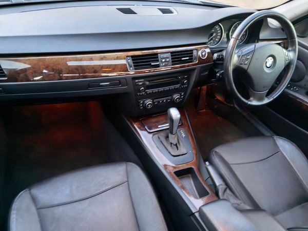 2009-BMW-3-Series-323i-BMW-Petrol image:16
