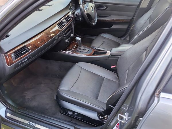 2009-BMW-3-Series-323i-BMW-Petrol image:19