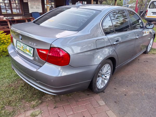 2009-BMW-3-Series-323i-BMW-Petrol image:6