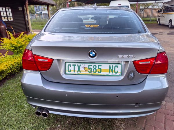 2009-BMW-3-Series-323i-BMW-Petrol image:7