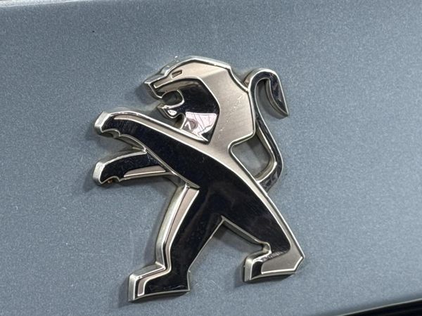2013-Peugeot-308-CC-16-Auto image:10