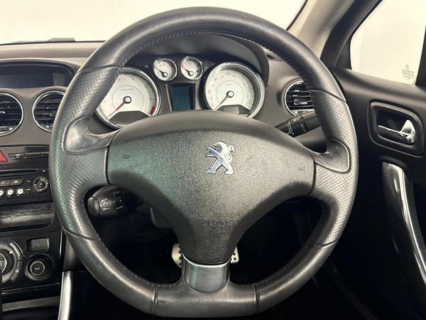 2013-Peugeot-308-CC-16-Auto image:11