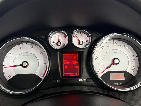 2013-Peugeot-308-CC-16-Auto image:2