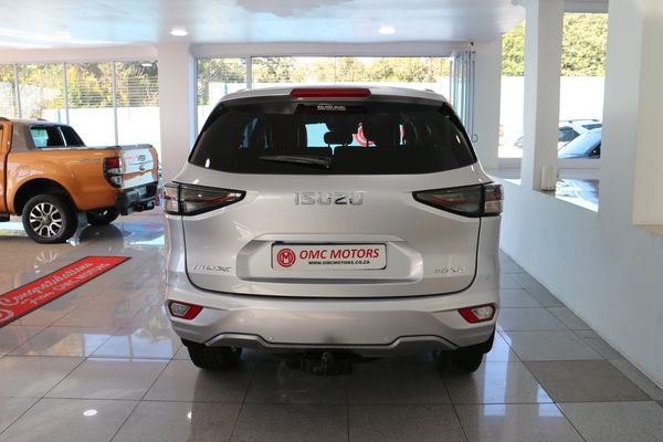 2023-Isuzu-Mu-x-30D-Onyx-4x4-Auto image:5