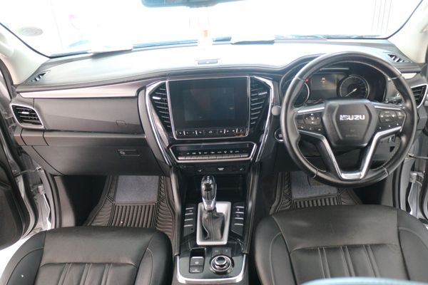 2023-Isuzu-Mu-x-30D-Onyx-4x4-Auto image:6