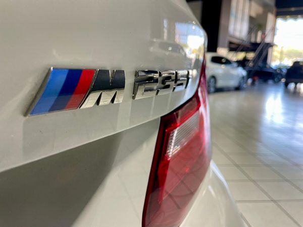 2014-BMW-2-Series-M235i-Coupe-Auto image:15