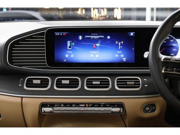 2025-Mercedes-Benz-GLS-580-4Matic-AMG-Line image:9