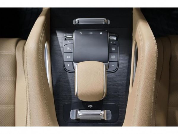 2025-Mercedes-Benz-GLS-580-4Matic-AMG-Line image:14