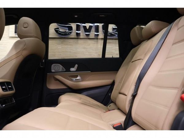 2025-Mercedes-Benz-GLS-580-4Matic-AMG-Line image:16