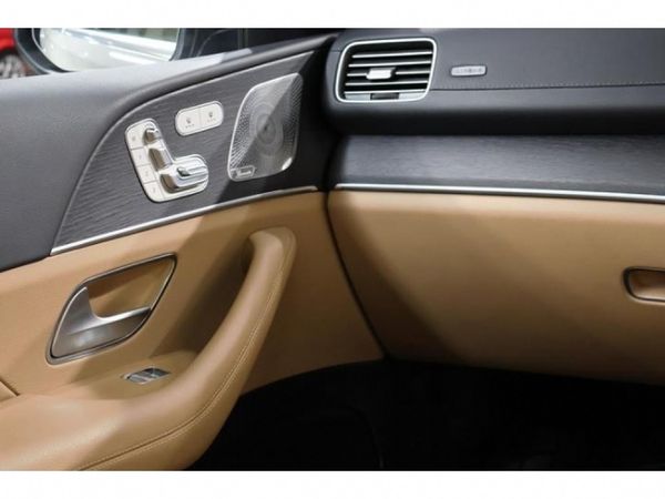 2025-Mercedes-Benz-GLS-580-4Matic-AMG-Line image:19