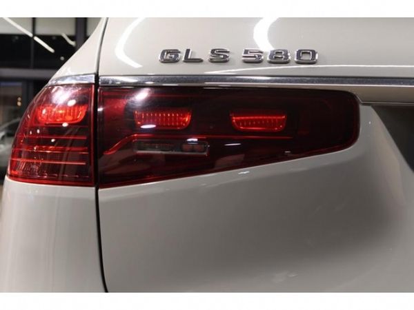 2025-Mercedes-Benz-GLS-580-4Matic-AMG-Line image:6