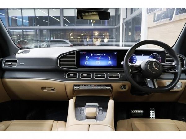 2025-Mercedes-Benz-GLS-580-4Matic-AMG-Line image:8