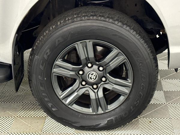 2019-Toyota-Hilux-24-GD-6-Raised-Body-SRX-Auto-Extended-Cab image:3