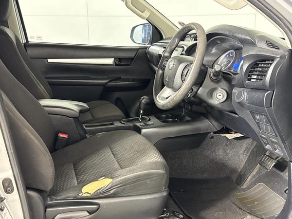 2019-Toyota-Hilux-24-GD-6-Raised-Body-SRX-Auto-Extended-Cab image:7