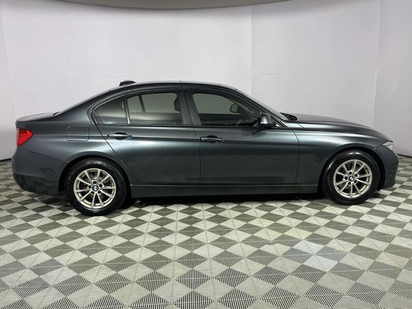 2015-BMW-3-Series-320i-Auto image:16