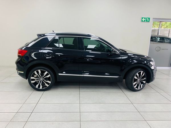 2021-Volkswagen-T-Roc-20-TSI-Design-4Motion-Auto image:12