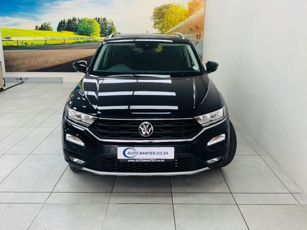 2021-Volkswagen-T-Roc-20-TSI-Design-4Motion-Auto image:1