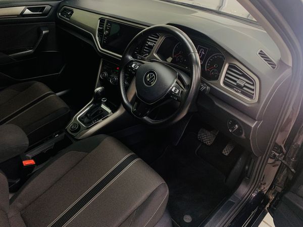 2021-Volkswagen-T-Roc-20-TSI-Design-4Motion-Auto image:3