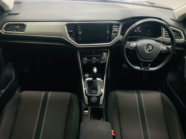 2021-Volkswagen-T-Roc-20-TSI-Design-4Motion-Auto image:4