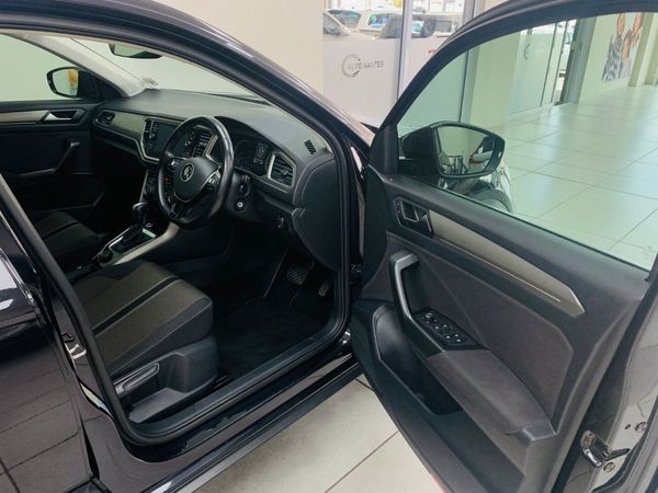 2021-Volkswagen-T-Roc-20-TSI-Design-4Motion-Auto image:5