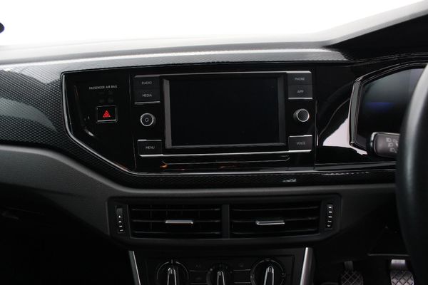 2023-Volkswagen-Polo-10-TSI-Life image:3