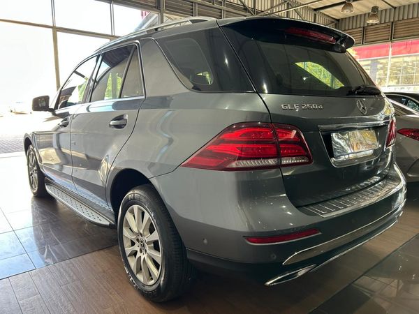 2018-Mercedes-Benz-GLE-250d-4Matic image:3
