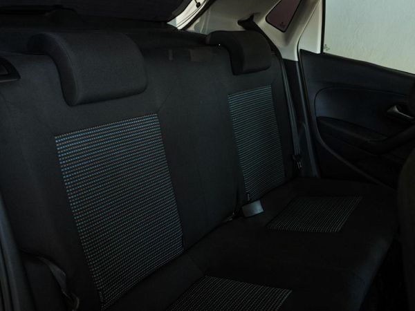 2024-Volkswagen-Polo-Vivo-16-Comfortline-Auto-5-dr image:5
