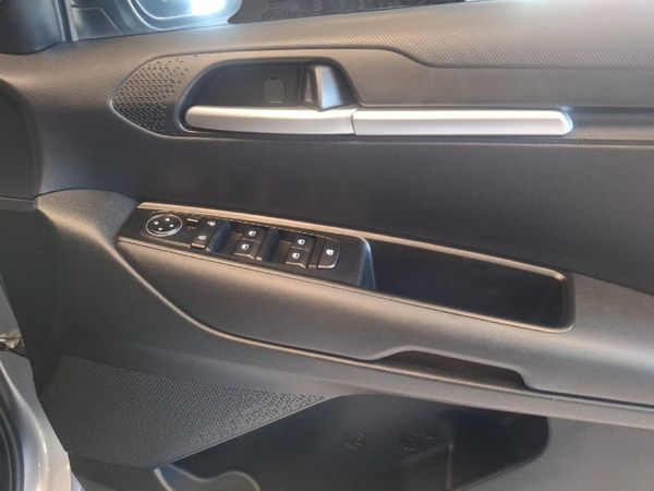 2023-Kia-Sonet-15-LX image:14