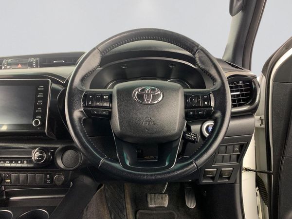 2022-Toyota-Hilux-28-GD-6-Raised-Body-Legend-RS-Auto-Double-Cab image:11