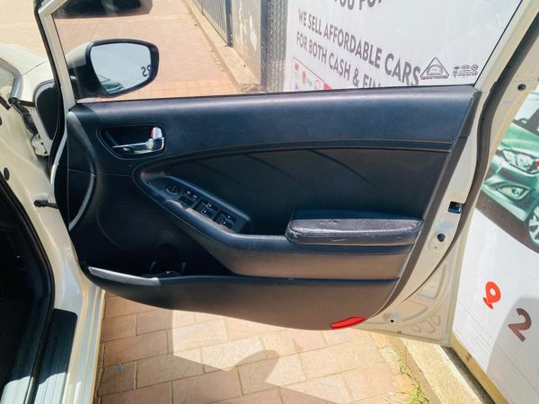2014-Kia-Cerato-16-EX-Auto image:10