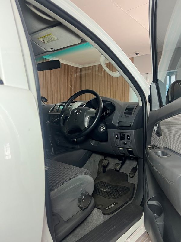 2012-Toyota-Hilux-27-VVTI-Raider image:4
