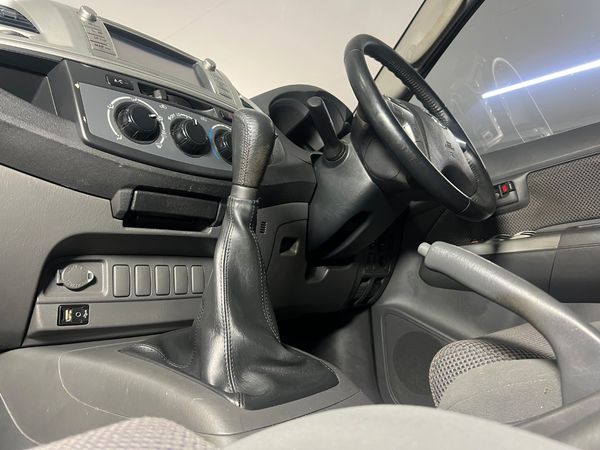 2012-Toyota-Hilux-27-VVTI-Raider image:6
