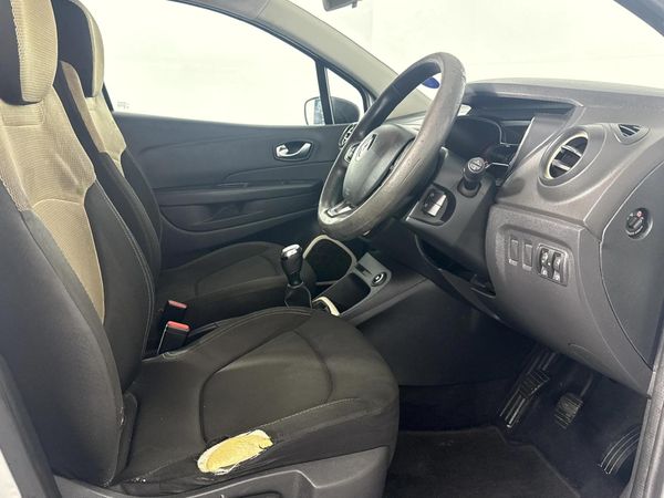 2017-Renault-Captur-900T-Blaze-66kW image:9